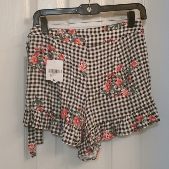 Forever 21 ruffled shorts - Picture 5 of 5